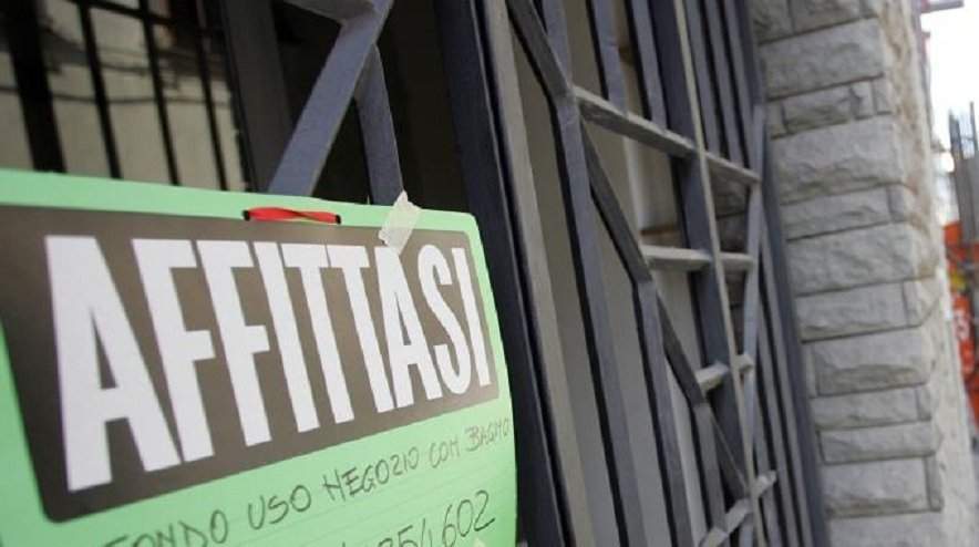 Ascom: in centro crescono le catene muoiono le botteghe. 76 negozi sfitti