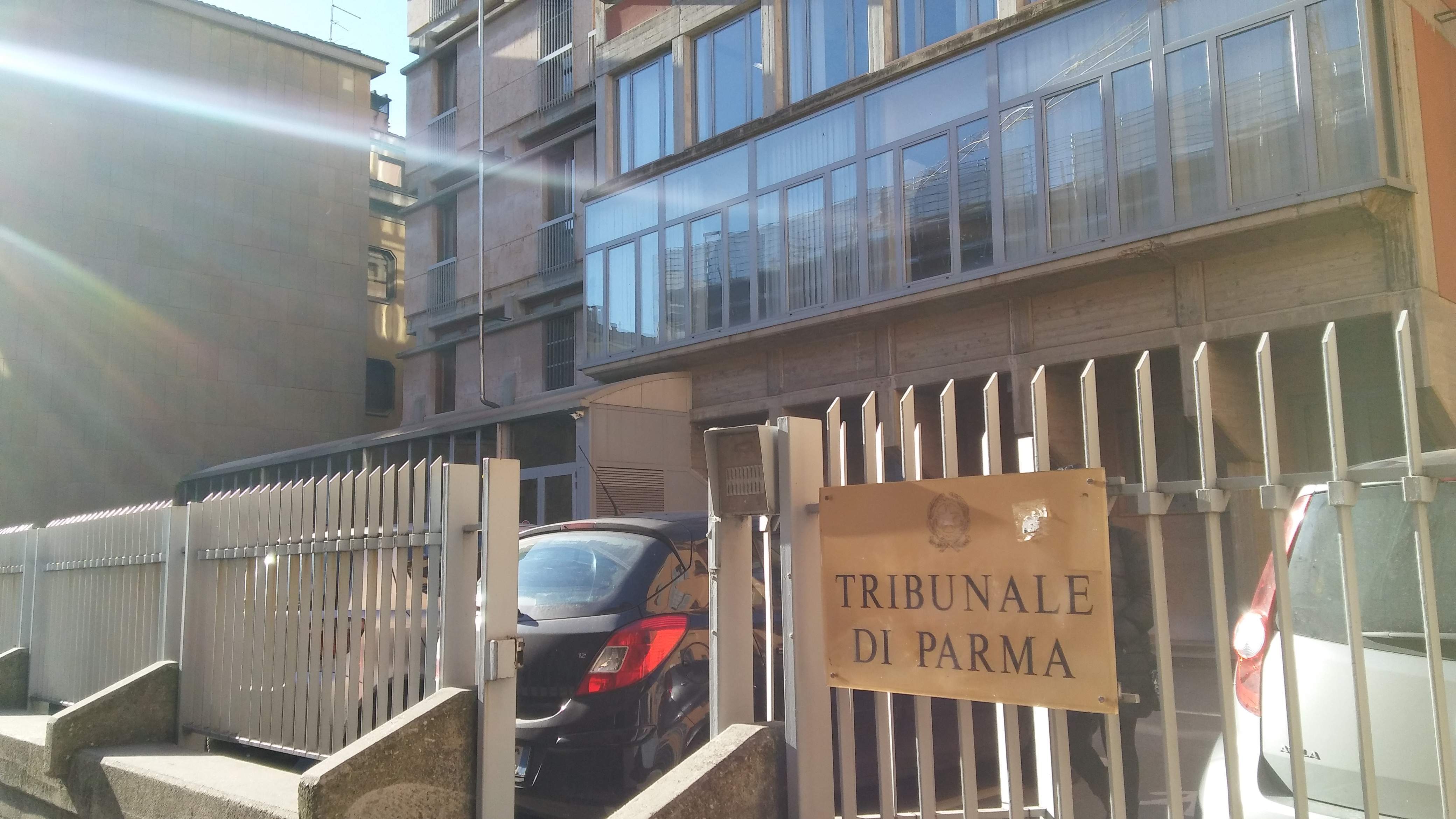 Dramma del bimbo morto in piscina, la Procura apre un fascicolo