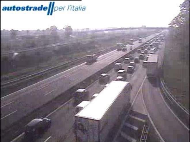 Tamponamento in A1: 6 km di coda tra Parma e Reggio. Traffico anche in tangenziale nord
