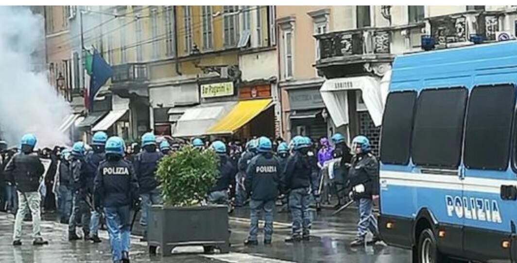 Alba di Derby: scontri polizia – tifosi