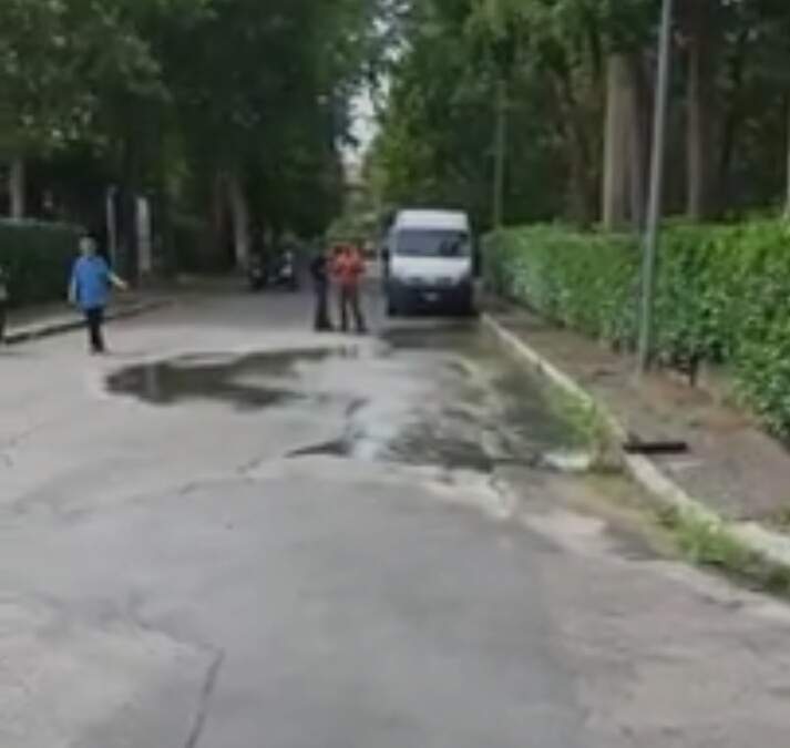 Videonotizia- Via Badignana, tubo rotto allaga la strada