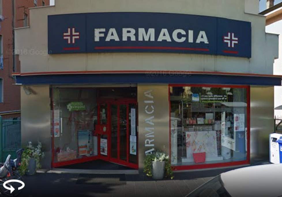 Rapina alla Farmacia Ranieri di via Bucci: un uomo armato di pistola porta via la cassa