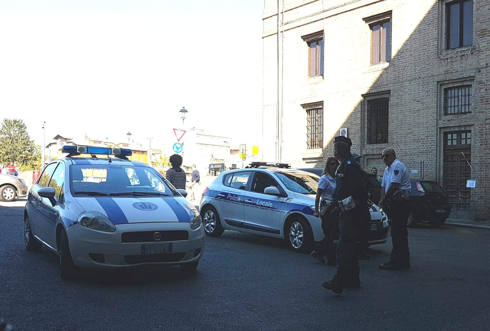 Pilotta – In sosta vietata insulta la vigilessa, “salvato” dalla moglie 70enne di Borgotaro