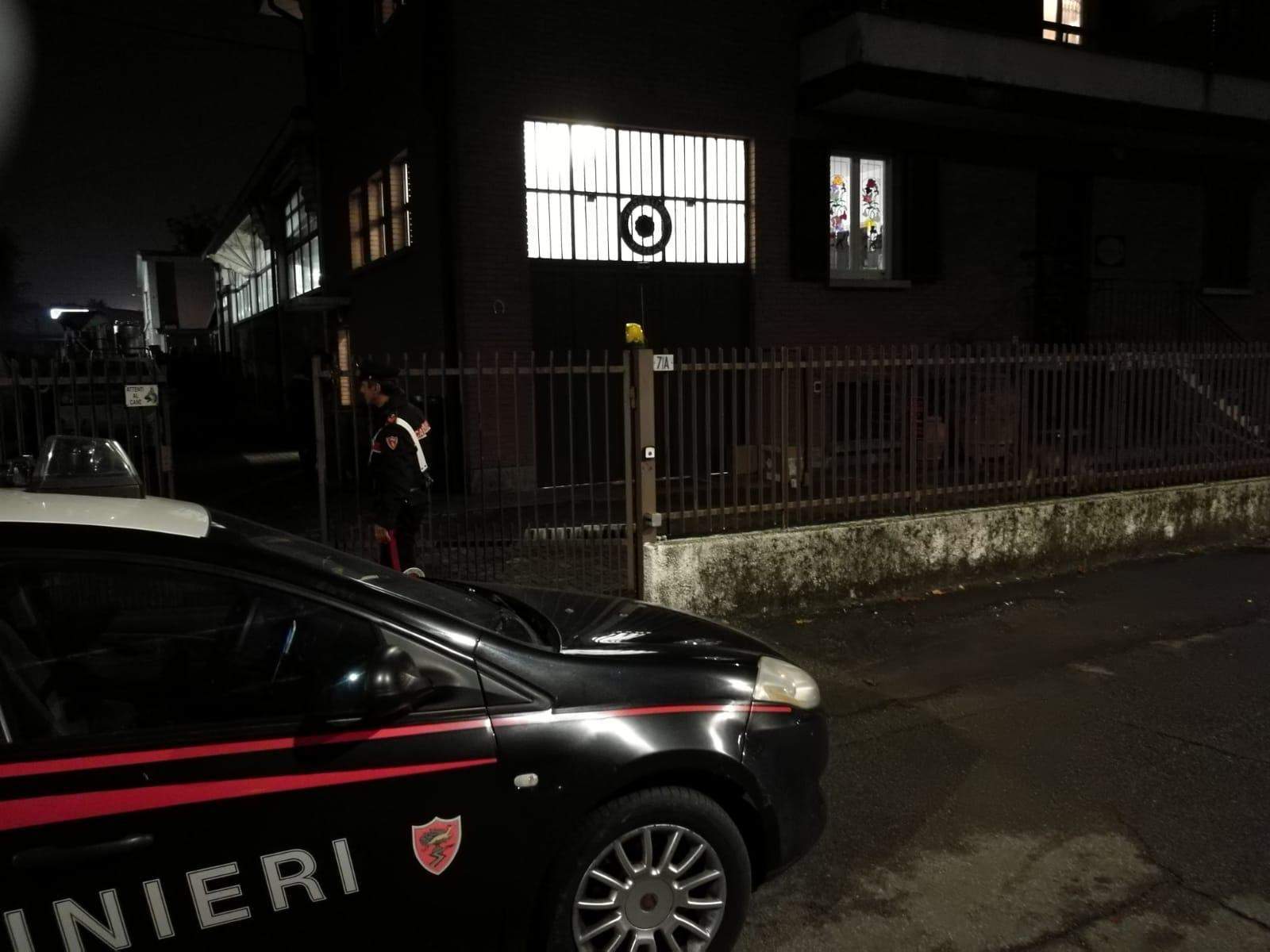 Via Giusti: rubate quattro armi e 4mila euro