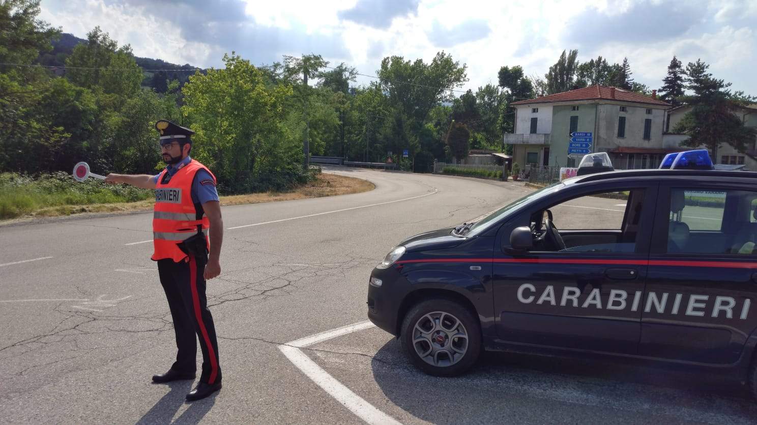 Controlli dei Carabinieri a Varsi contro i furti: foglio di via per due pregiudicati, segnalato irregolare