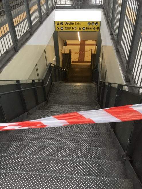 Stazione, vandalizzata una scala mobile