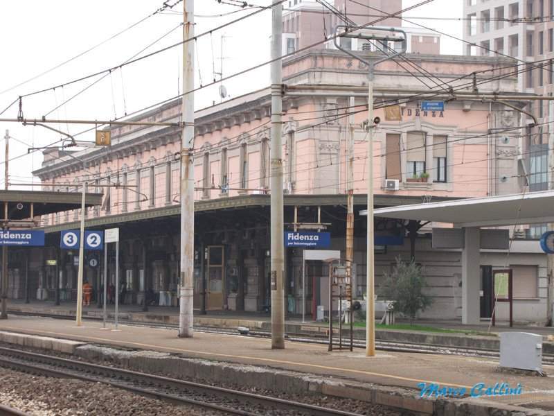 Ubriachi dimenticano il bagaglio in stazione e cercano di scendere dal treno in corsa: denunciati