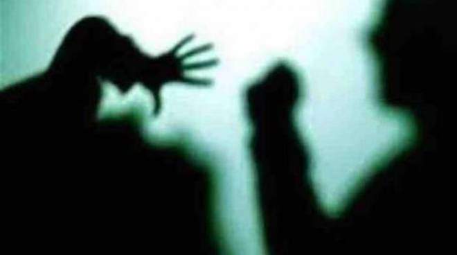 La denuncia: “Ma sei un giornalista o un maniaco? Aggredito davanti alla discoteca”