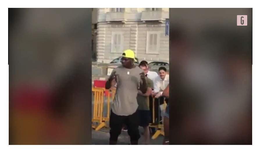 Balotelli, la scommessa e lo scooter in mare: denunciato con altri tre