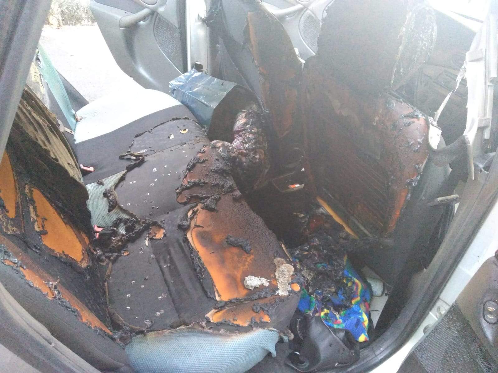Giallo in Via Po, auto a fuoco. La proprietaria: “Da tempo ricevo minacce dal mio ex”