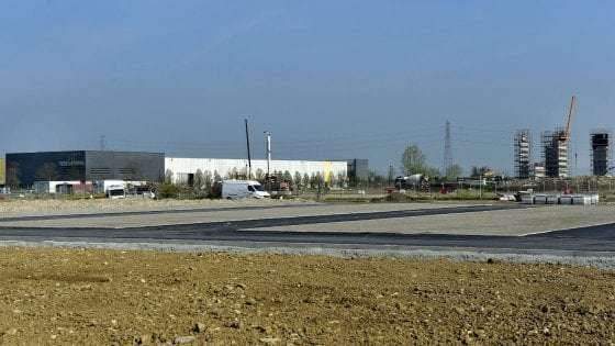 Cargo a Parma, Europa Verde non ci sta: “Gli aerei che potranno volare su Parma dopo l’allungamento della pista avranno una stazza 8 volte superiore agli aerei che vi atterrano attualmente”