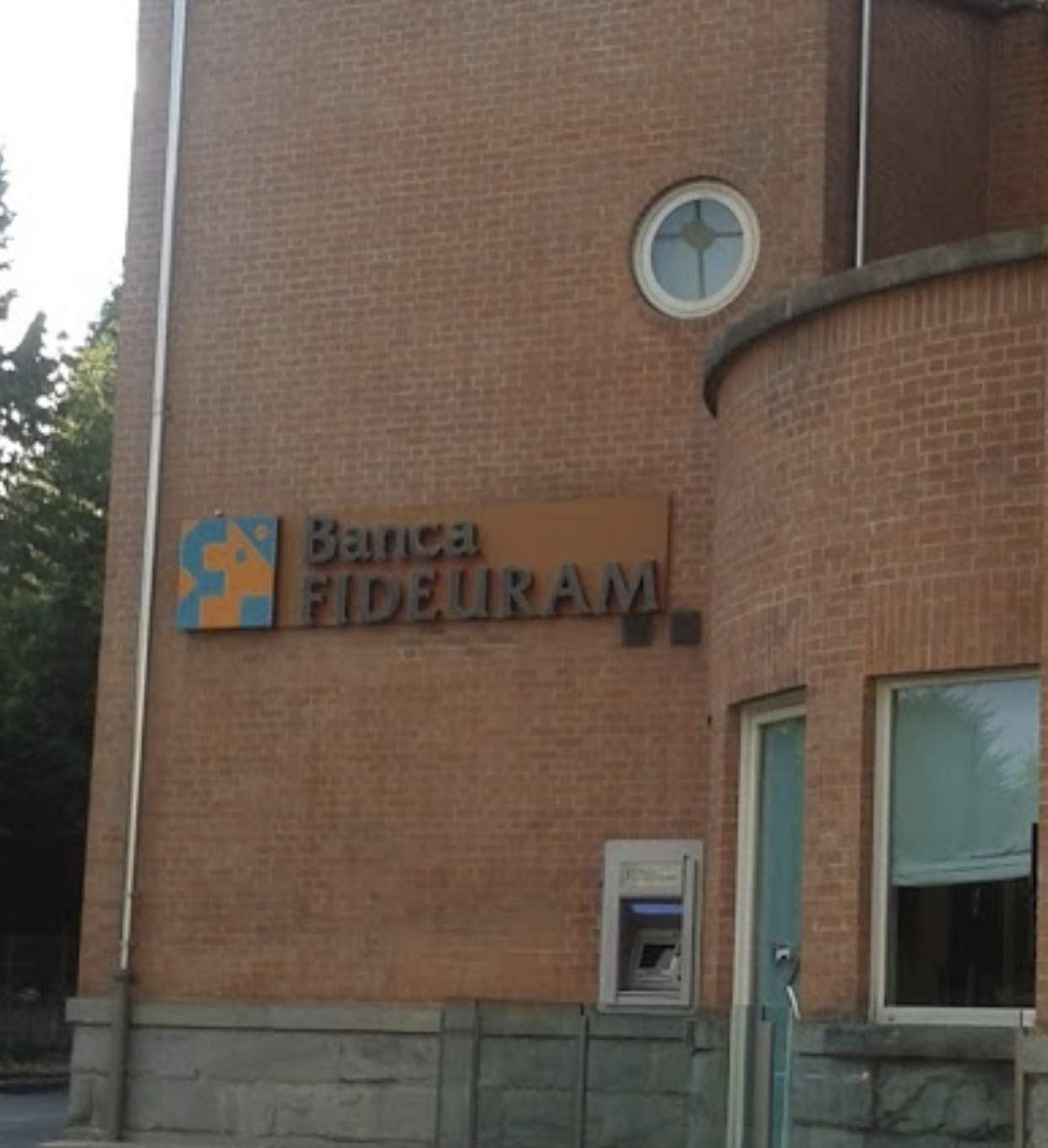 Viale Tanara: assalto (fallito) al Bancomat della Fideuram