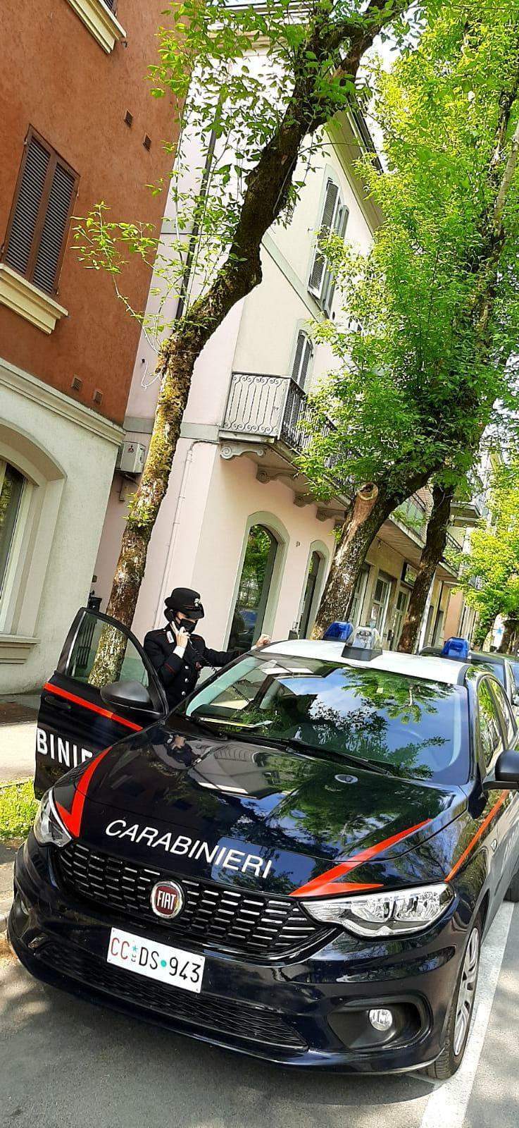 Ai domiciliari per violenze in famiglia, picchia la moglie e aggredisce i Carabinieri. Arrestato…viene rimesso ai domiciliari