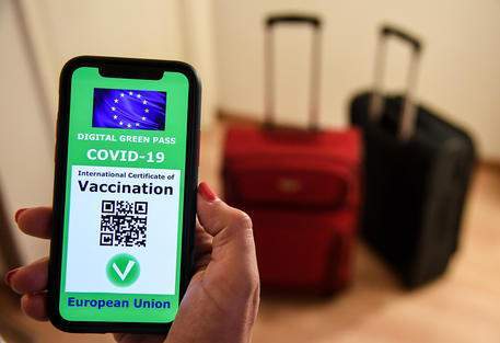 Green pass obbligatorio: lavoratori senza stipendio ma non verranno sospesi