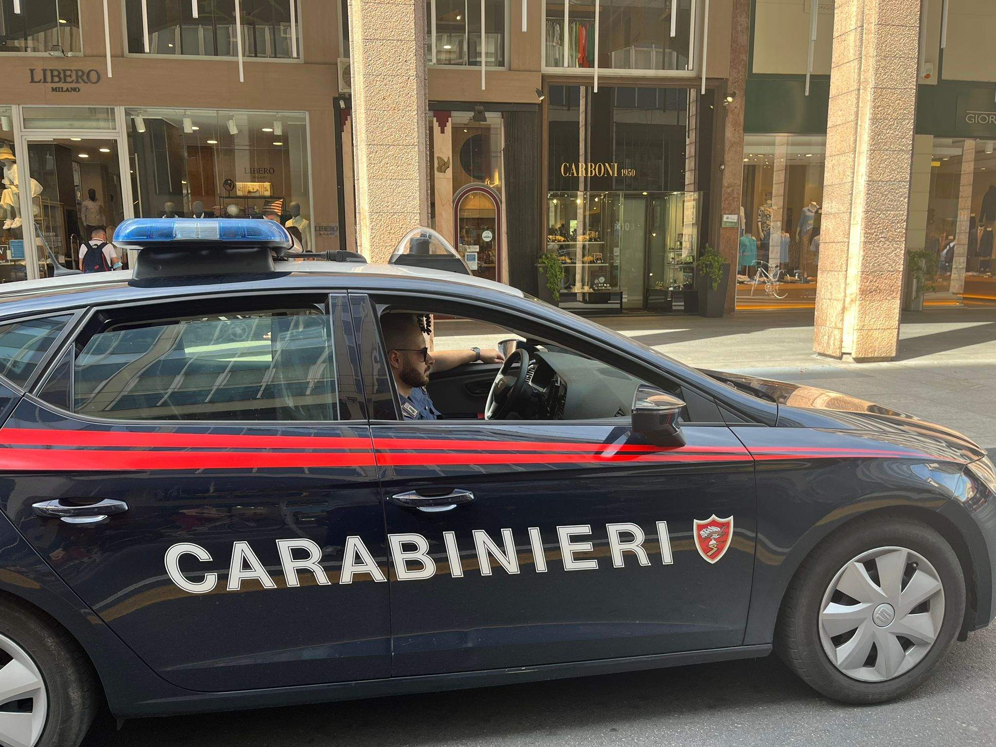 Shopping senza pagare in un negozio di Via Mazzini: denunciate tre donne