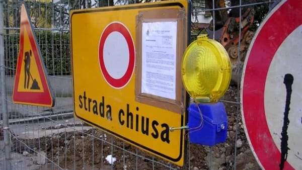 Chiusa al traffico la Sp 84 di Carobbio presso la discarica di Carzago