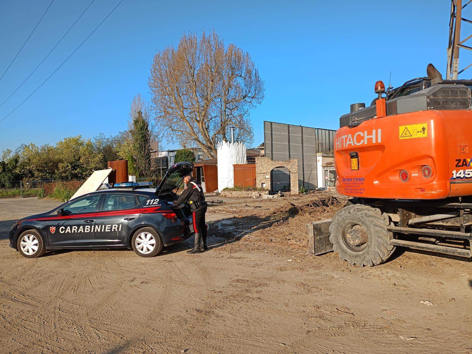 Rubano gasolio nel cantiere ex Dadaumpa: arrestati due pregiudicati