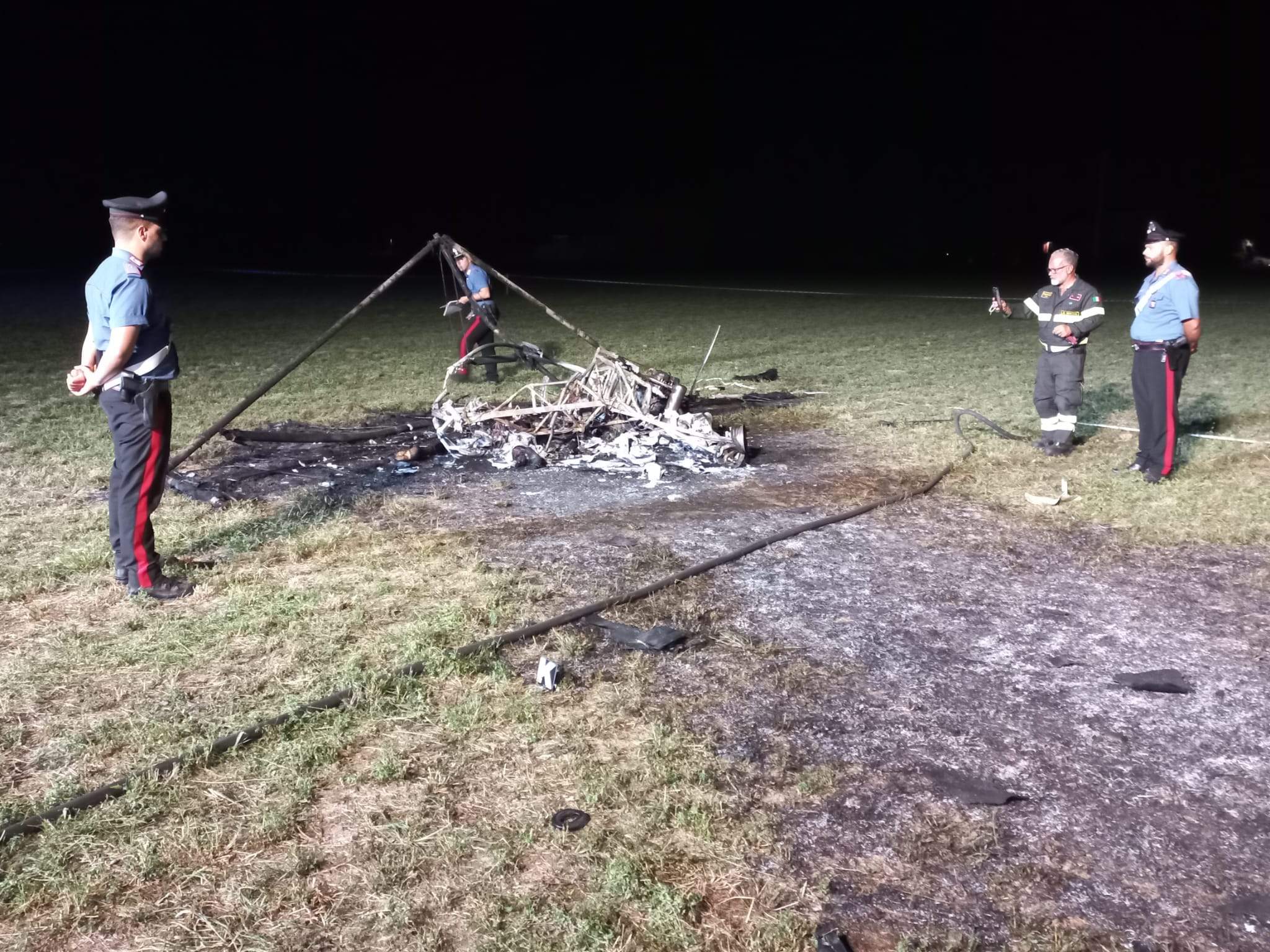 Basilicanova, deltaplano prende fuoco: due morti carbonizzati