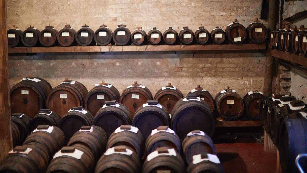 Visita alle acetaie modenesi: un viaggio nel balsamico di Modena