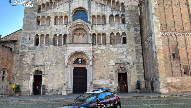 Si finge carabiniere in una tabaccheria di Vigatto per una ricarica telefonica, denunciato