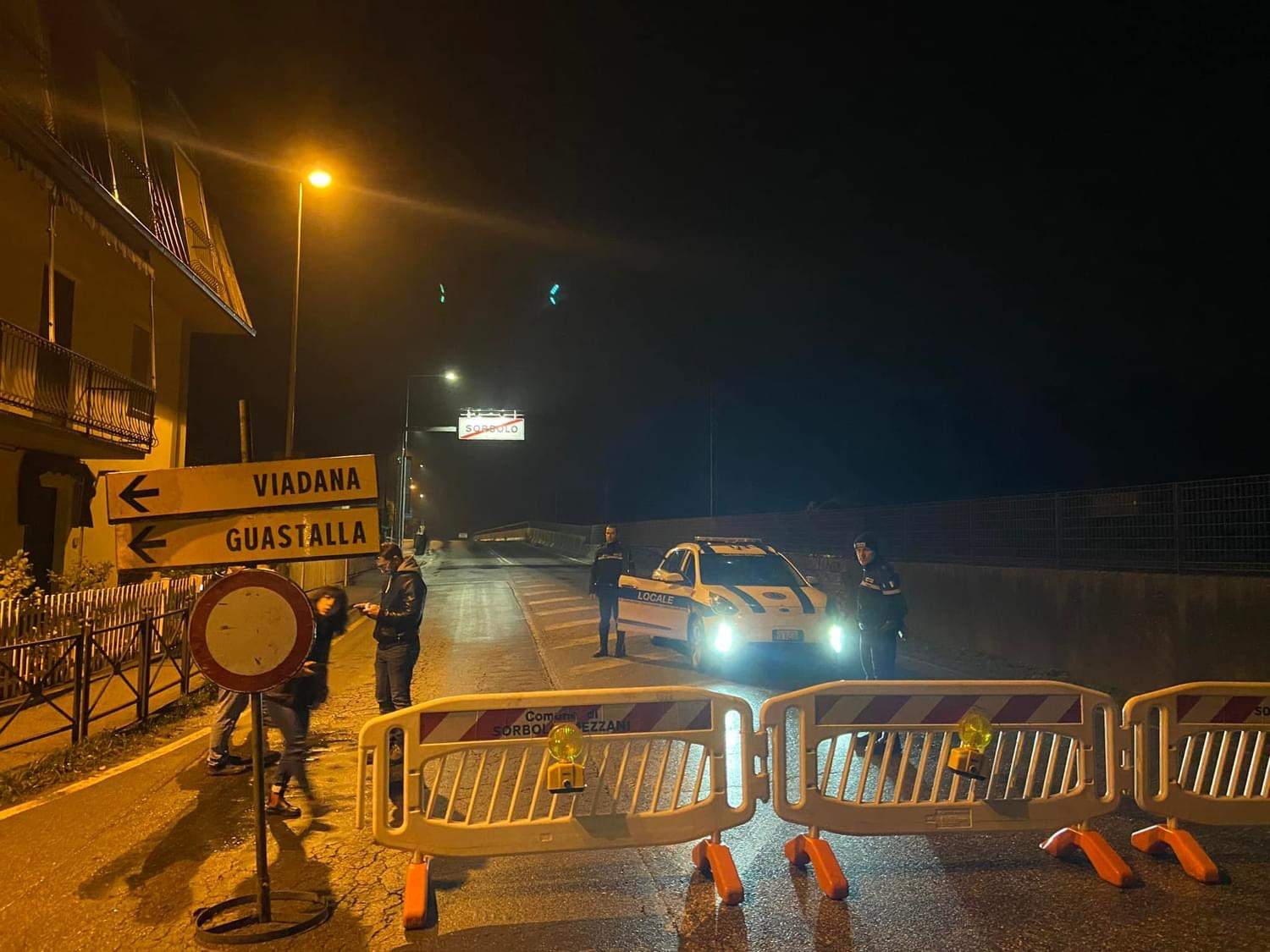 La lunga notte sull’Enza: ponte riaperto alle 07,30 – FOTO