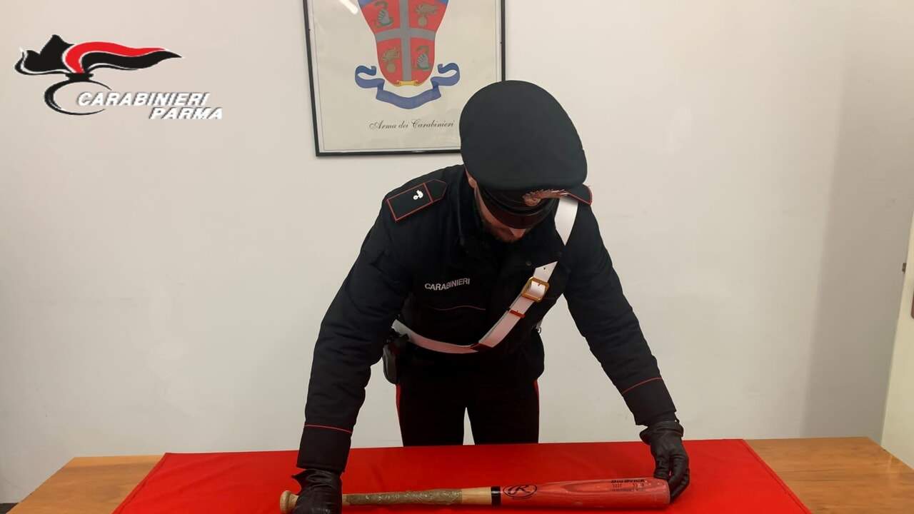 Armati di mazza da baseball catena e tubo d’acciaio per fare una rissa: denunciati due ivoriani