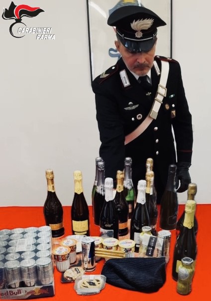 Ladro assetato tenta furto di champagne: denunciato 34enne