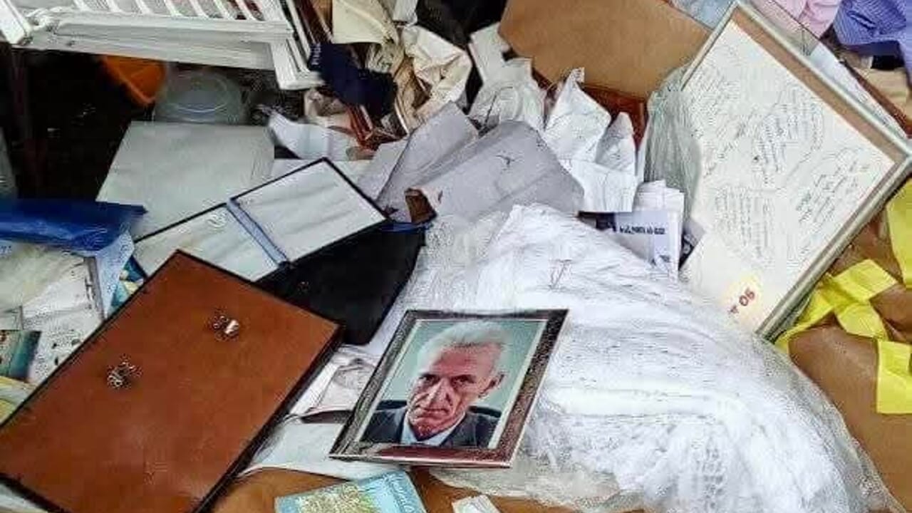 Berceto, gli effetti personali del Sindaco Lucchi gettati in discarica