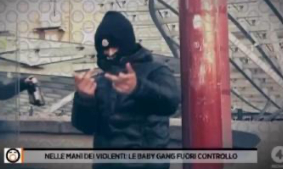 Rapina i coetanei armato di coltello e mazza ferrata: arrestato 17enne