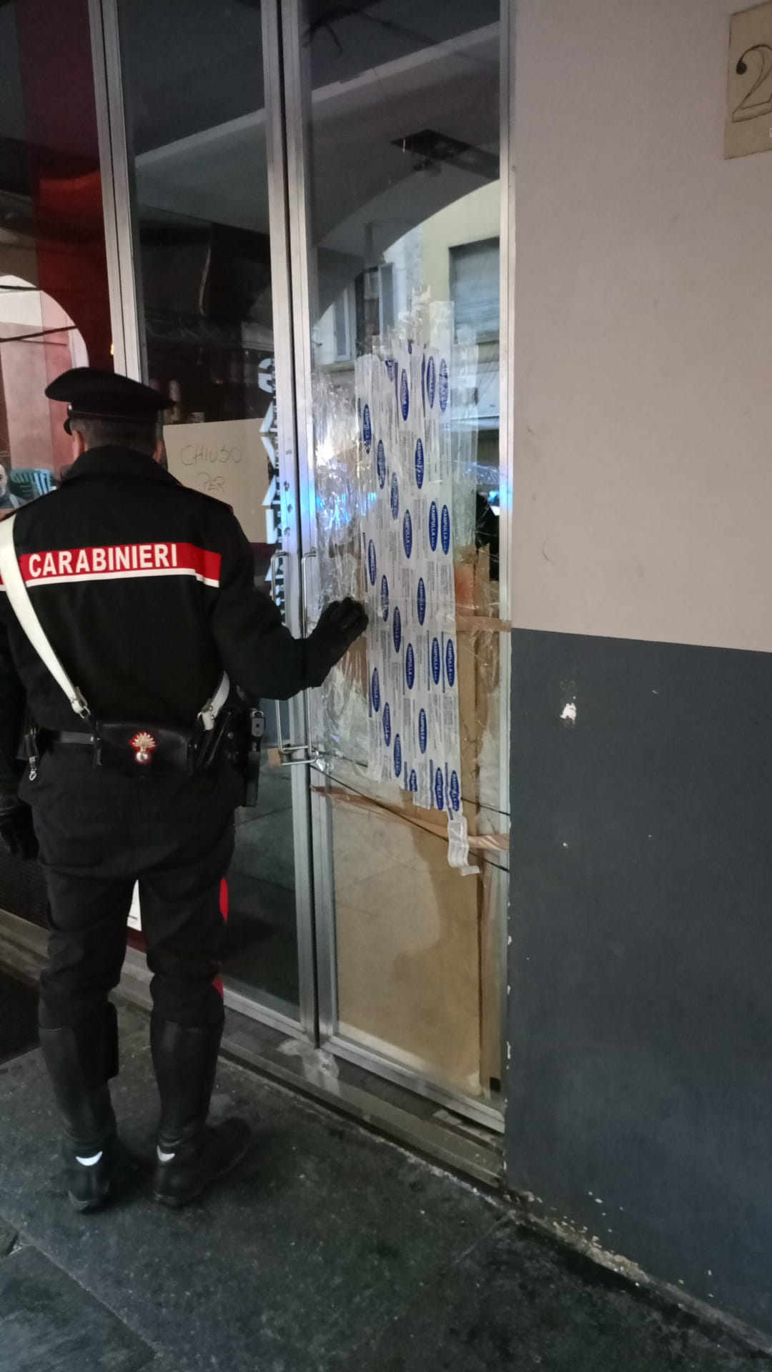 Via Farini – Furto con spaccata al Gavanasa, rubati alcolici