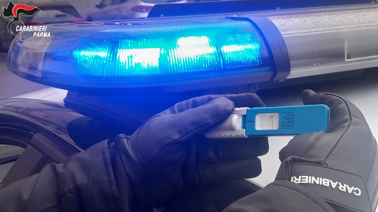 Ubriaco, sotto l’effetto di marijuana, guidava contromano in via Emilia: denunciato 29enne