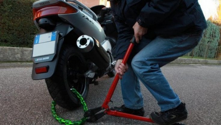 La meglio gioventù: 13enne e 15enne sorpresi a rubare uno scooter