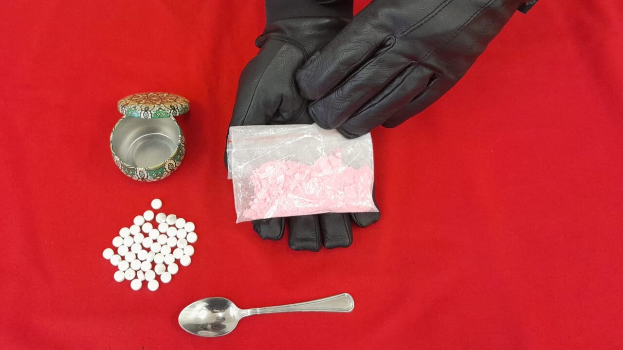 Via Emilia – Sequestrati 12 chili di cocaina nascosti nel doppiofondo di un’auto: arrestato corriere della droga