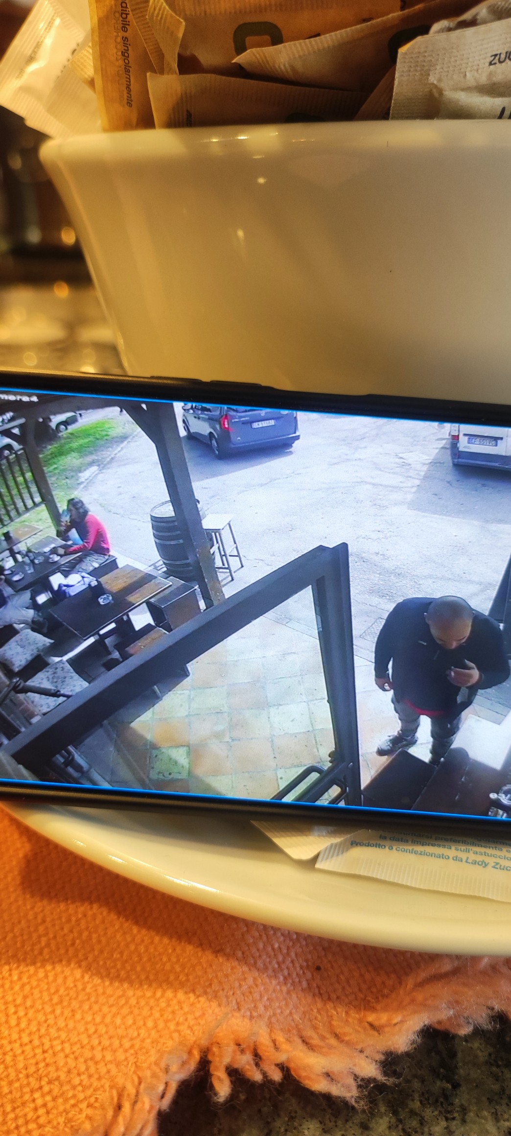 Furgone da lavoro saccheggiato a Baganzola a ora di pranzo. Qualcuno ha visto qualcosa?