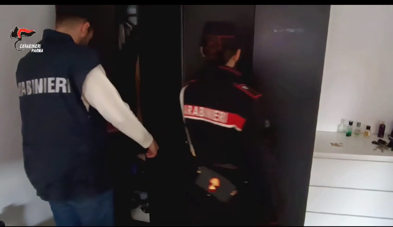 Falsi incidenti: truffa ad assicurazioni e autonoleggi: sequestro di 180.000€, 5 indagati