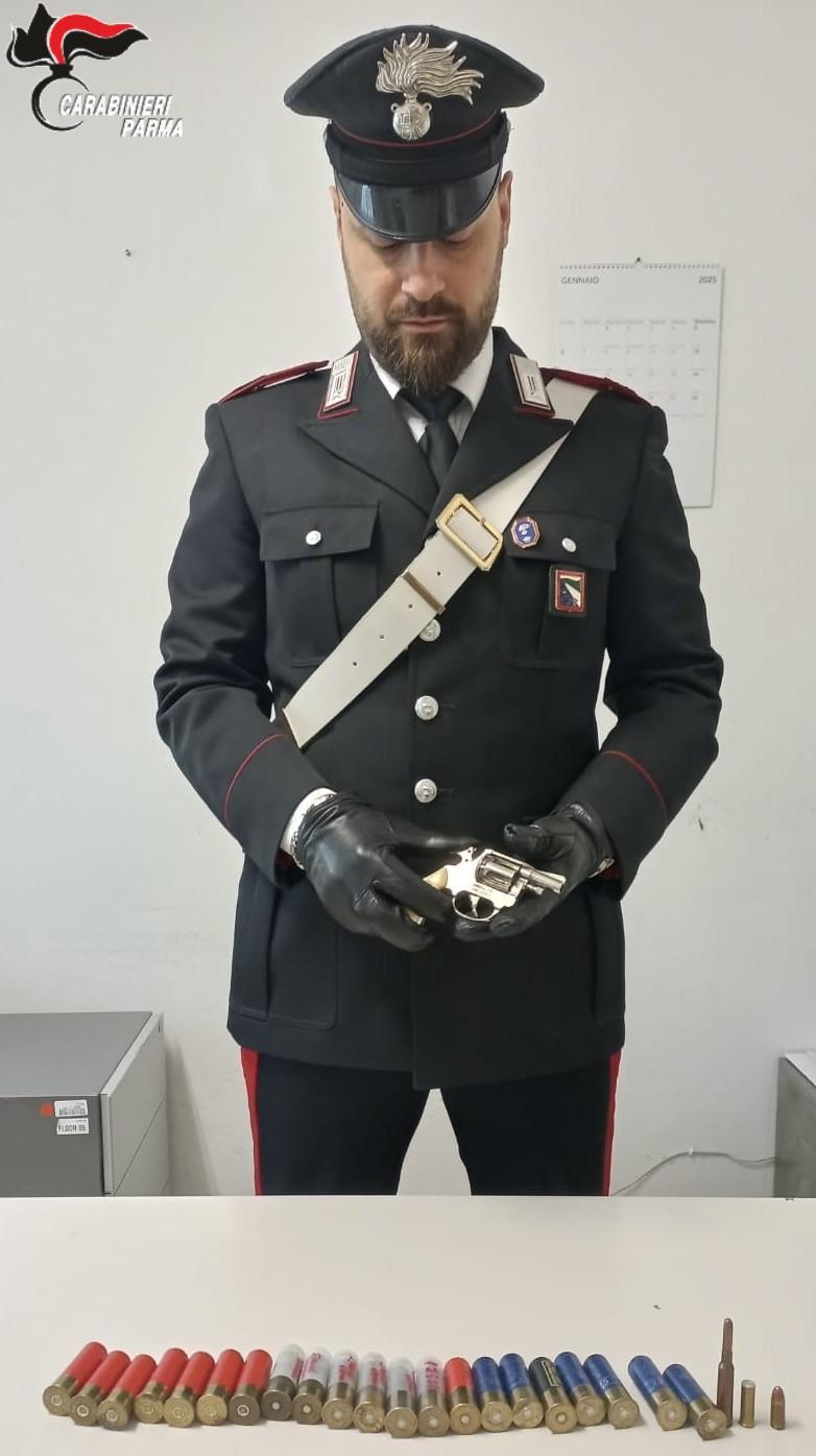 Dopo una lite stradale minaccia il “nemico” con una pistola: denunciato 70enne