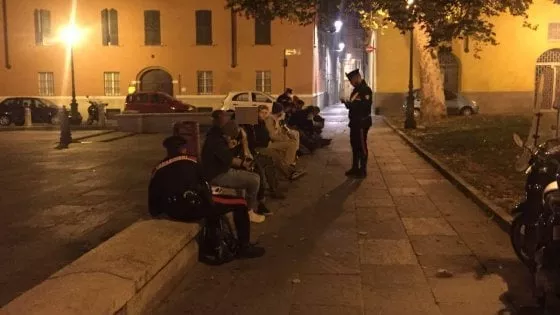 P.le Borri: 16enne parmigiano a spasso con martello e coltello. Denunciato
