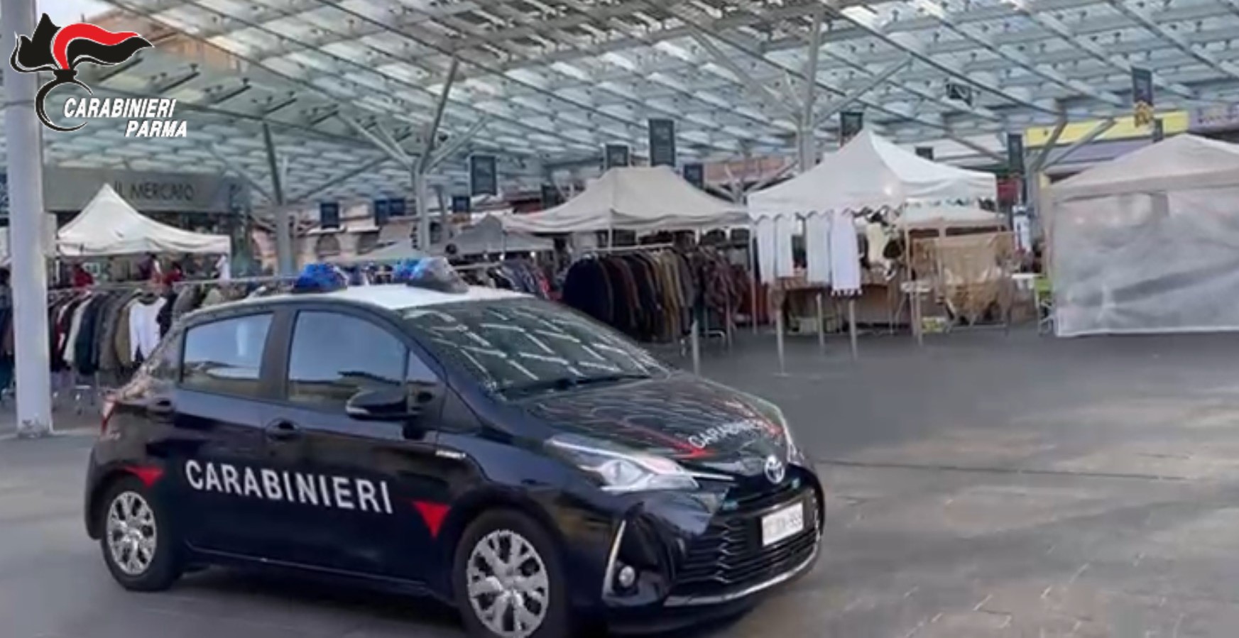 Tenta due furti, il terzo gli riesce, ma le telecamere lo incastrano: denunciato pregiudicato 31enne
