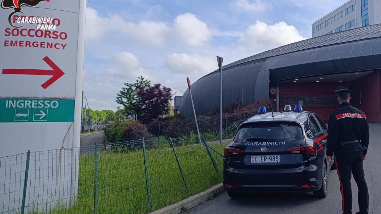 Scassina e svuota i distributori automatici del Maggiore: denunciato 42enne