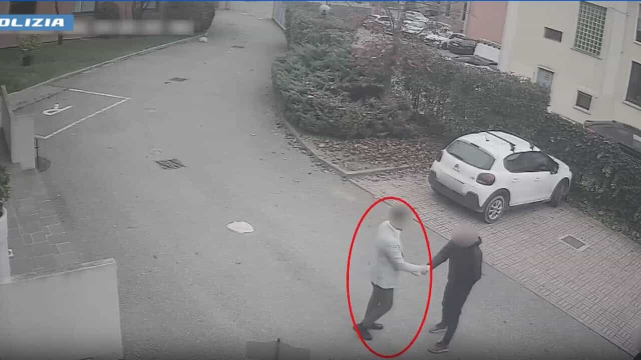 Orologio di lusso in cambio di 135 mila euro falsi: truffatori denunciati