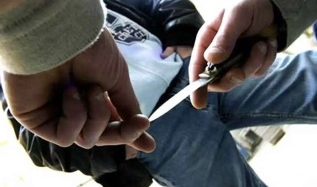 “Mi dai una sigaretta”? 17enne accoltellato in Pilotta – VIDEO