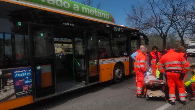 Viale Mariotti – Choc sul bus, 40enne aggredito da baby gang e trasportato in ospedale