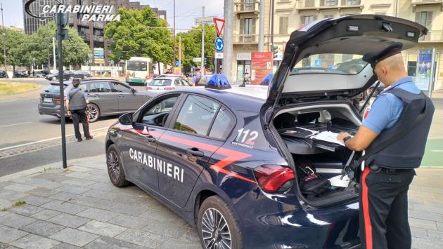 In Piazzale Santa Croce con droga e coltelli. Quattro denunce