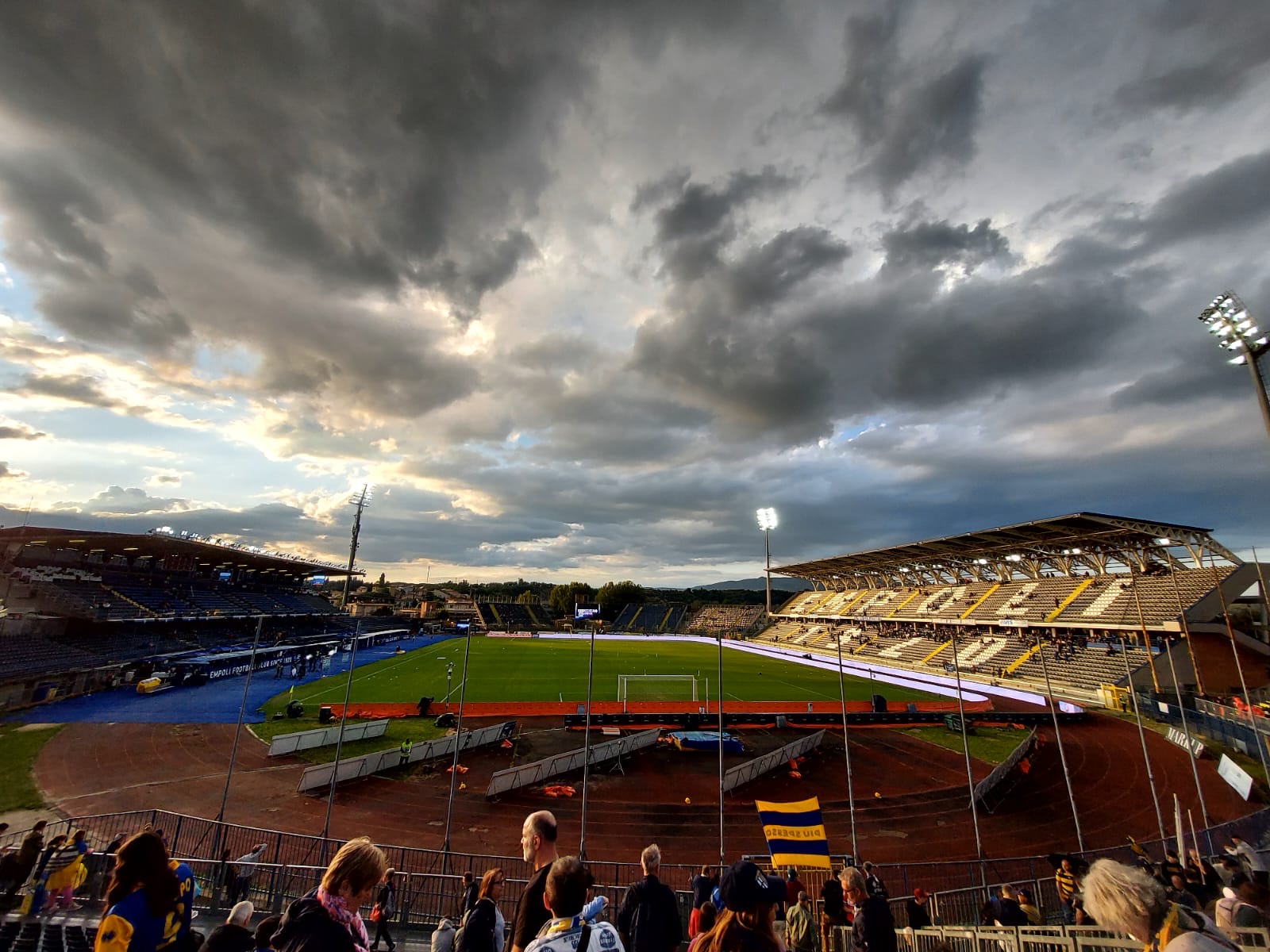 ll Parma, in dieci,  sprofonda 2-1 a Empoli. Ora è notte fonda