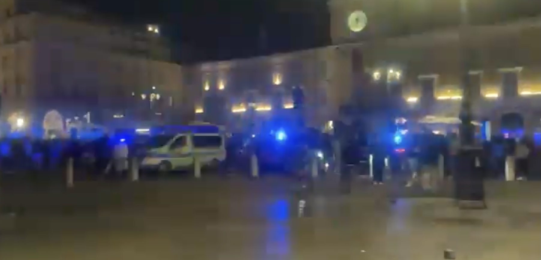 Parma scopre la sua anima napoletana: fuochi d’artificio e violenta rissa in Piazza Garibaldi