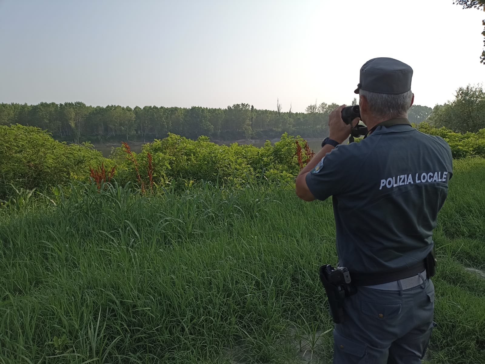 Bracconaggio, pesca di frodo e senza licenza, abbandono di rifiuti: controlli lungo il Po