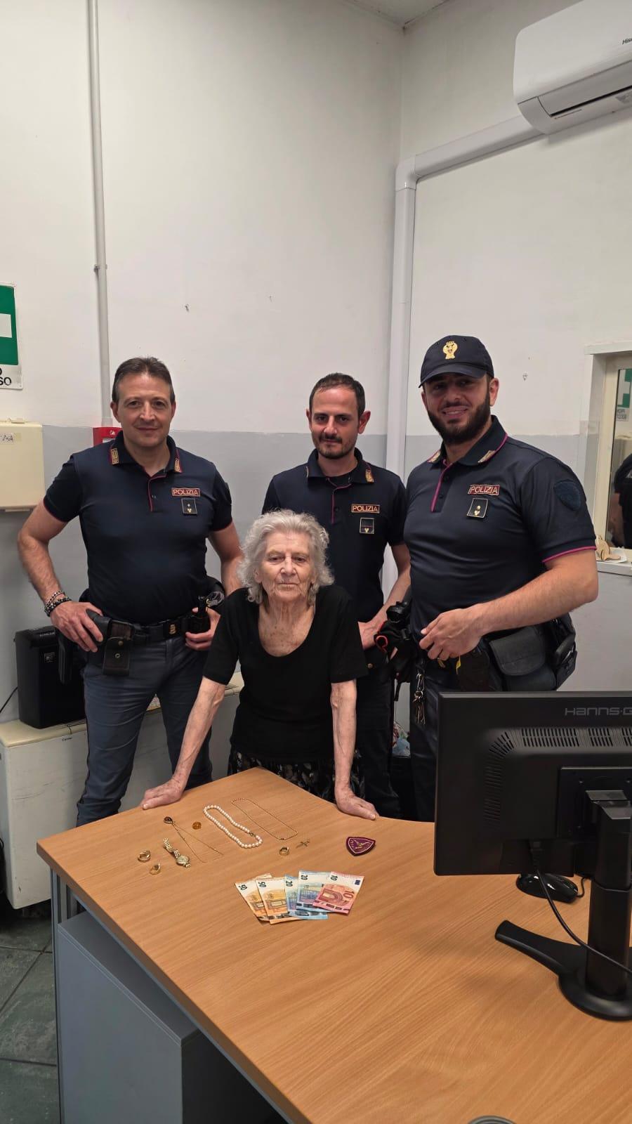 “Ciao mamma, ho bisogno di soldi subito”. 85enne truffata, ma la Polizia recupera il bottino