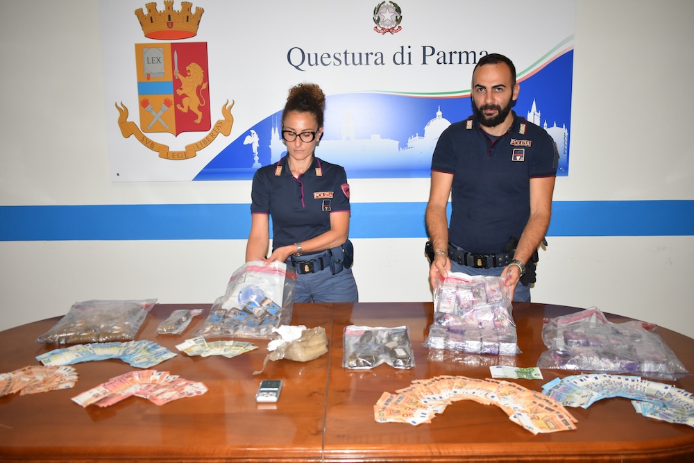 Quasi dieci kg di droga e 10mila euro in contanti: arrestato pusher tunisino di 42 anni, denunciato un moldavo
