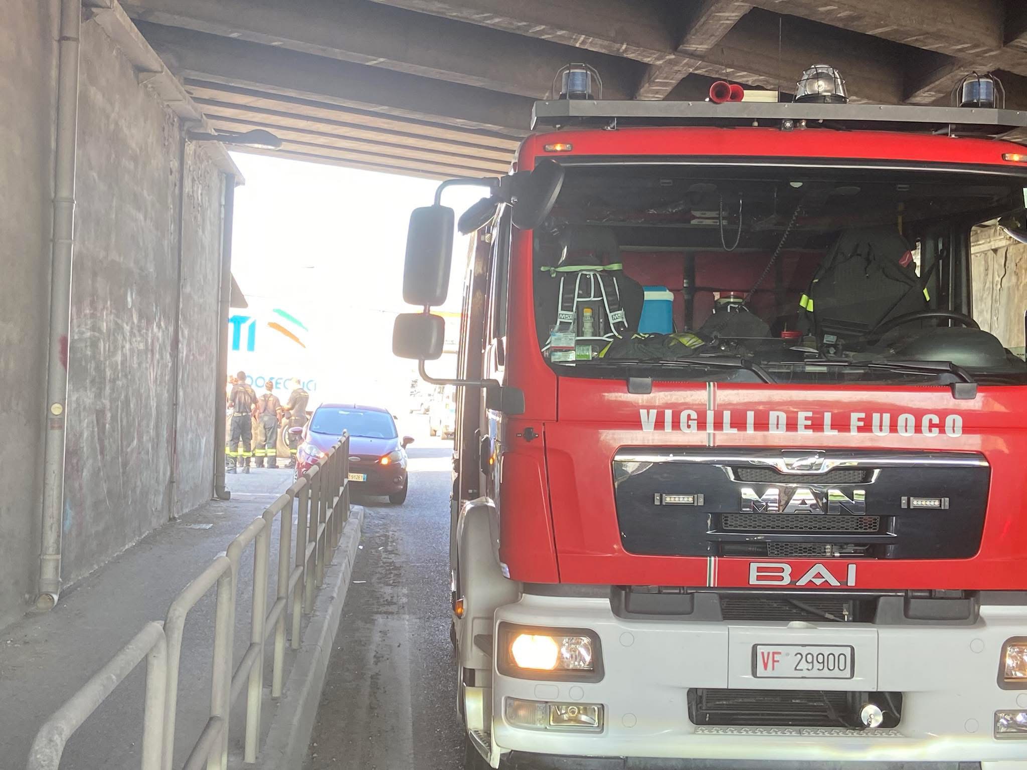 Via Mantova, ciclista schiacciato da un camion: gravissimo al Maggiore