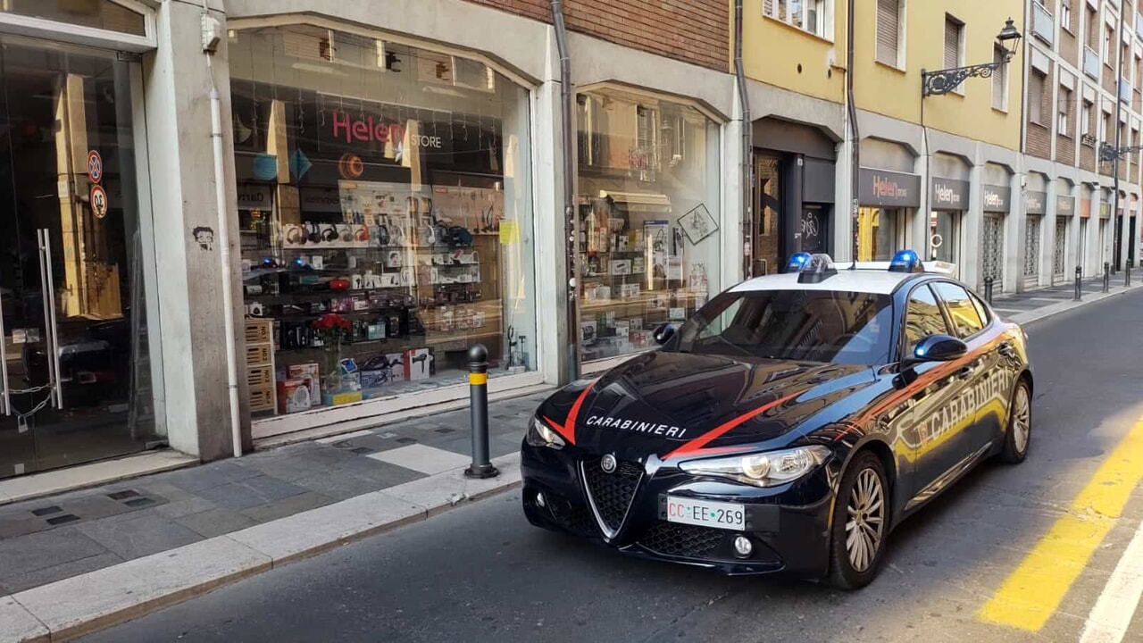 Oltretorrente come il Bronx: ennesima rissa, preso a bottigliate perchè “difende” la sua bici